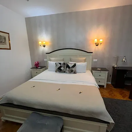 Royal Apartment *